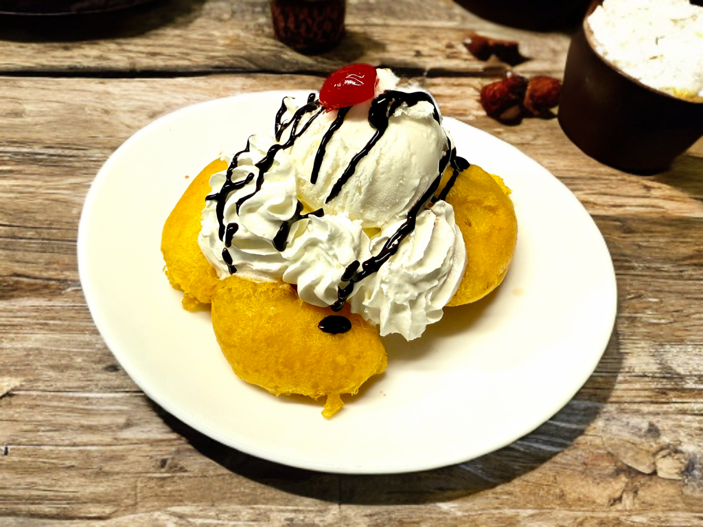 120. Praetud ananass jäätisega